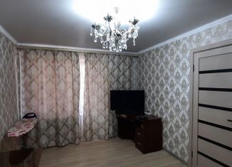 Сдается трехкомнатная квартира, 50 м2, Шахты, улица Маяковского, 57А