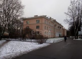 Продам 2-комнатную квартиру, 43 м2, Петергоф, Санкт-Петербургский проспект, 52