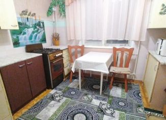 Продам 2-ком. квартиру, 52 м2, Крым, улица Генерала Петрова, 2