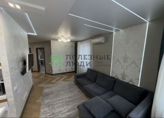 Продам 3-комнатную квартиру, 82 м2, Набережные Челны, улица Виктора Полякова, 15/1