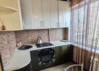 Сдается в аренду 2-ком. квартира, 50 м2, Керчь, Вокзальное шоссе, 35