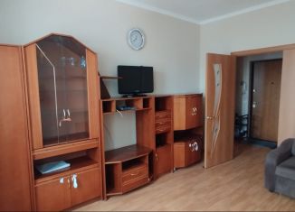 Сдаю в аренду 1-ком. квартиру, 40 м2, Красногорск, улица Вилора Трифонова, 7