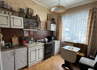 Продаю трехкомнатную квартиру, 61 м2, Апатиты, проспект Сидоренко, 4