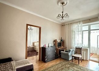 Продается 3-комнатная квартира, 68 м2, Дагестан, улица Эмирова, 19