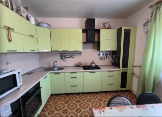 Продам 4-комнатную квартиру, 80 м2, Астрахань, улица Чкалова, 91, Трусовский район