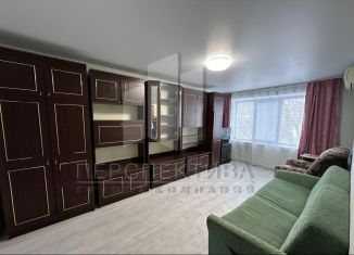 Сдается в аренду 3-комнатная квартира, 64 м2, Новороссийск, улица Гайдара, 35