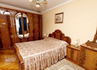 Аренда 4-комнатной квартиры, 80 м2, Севастополь, улица Вакуленчука, 16