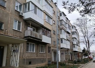 Сдается в аренду двухкомнатная квартира, 46 м2, Керчь, улица Юных Ленинцев, 3