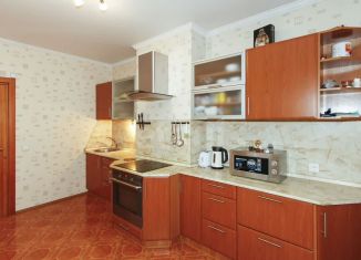 2-комнатная квартира в аренду, 80 м2, Тюмень, улица Чернышевского, 2Ак5