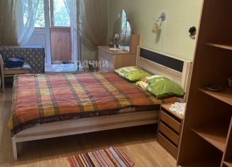 Сдается в аренду трехкомнатная квартира, 52 м2, Чебоксары, улица 50 лет Октября, 14