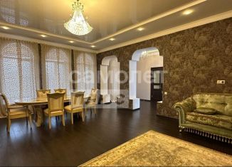 Продаю дом, 400 м2, Нальчик, площадь 400-летия