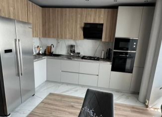 Продам 3-комнатную квартиру, 125 м2, Салават, улица Калинина, 98