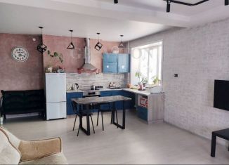 Продаю 2-ком. квартиру, 65.6 м2, Республика Алтай, Советская улица, 7/3