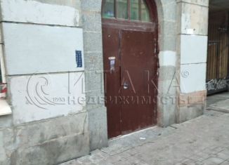 Продам комнату, 9.9 м2, Санкт-Петербург, 11-я линия Васильевского острова, 48