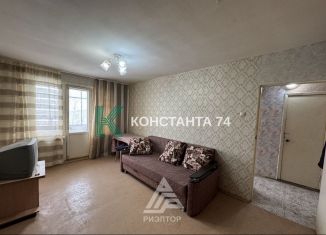 Сдается 1-ком. квартира, 32 м2, Челябинск, улица Братьев Кашириных