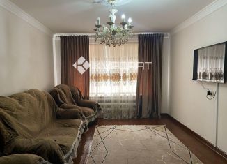 Продаю четырехкомнатную квартиру, 87.6 м2, Грозный, улица Дьякова, 8, 3-й микрорайон