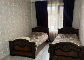 Сдам в аренду двухкомнатную квартиру, 45 м2, Грозный, проспект Мохаммеда Али, 5, 2-й микрорайон