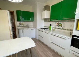 Сдается трехкомнатная квартира, 65 м2, Новороссийск, Молодёжная улица, 30