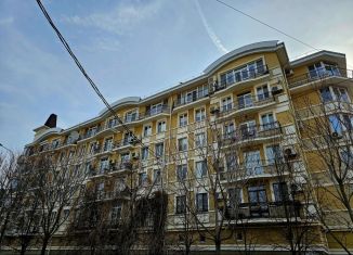 Продам 2-ком. квартиру, 112.6 м2, Астрахань, улица Максима Горького, 57, Кировский район