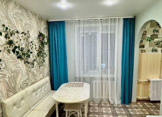 Продам трехкомнатную квартиру, 61.7 м2, Сокол, улица Кирова, 38