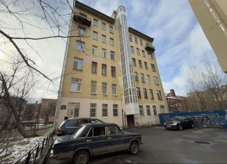 Продам 4-ком. квартиру, 74.8 м2, Санкт-Петербург, 9-я линия Васильевского острова, 72В