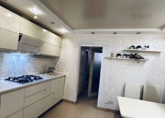 Продаю двухкомнатную квартиру, 54 м2, посёлок городского типа Молодёжное, Школьная улица, 6