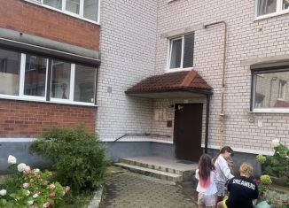 1-ком. квартира на продажу, 50 м2, Калининград, улица Еловая Аллея, 60