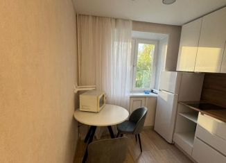 Продаю 2-ком. квартиру, 31 м2, Челябинск, улица Энгельса, 40