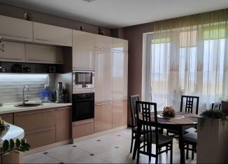 Продаю 2-ком. квартиру, 74 м2, Краснодар, проспект Чекистов, 39, ЖК Виктория