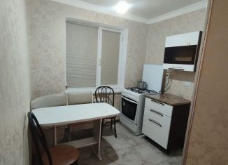 Сдается 2-ком. квартира, 46 м2, Грозный, улица Иоанисиани, 16, 1-й микрорайон