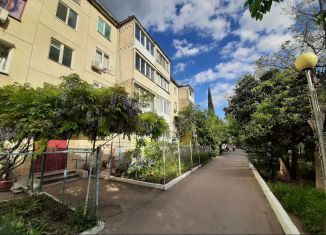 Двухкомнатная квартира на продажу, 45 м2, посёлок городского типа Гурзуф, улица Соловьёва, 2