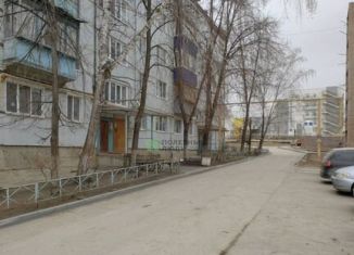 Продаю 3-ком. квартиру, 59 м2, Сызрань, улица Лазо, 33