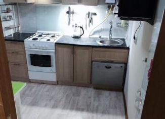 Сдается в аренду двухкомнатная квартира, 50 м2, Новороссийск, улица Карла Маркса, 47