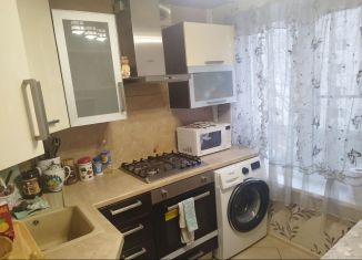 Сдаю трехкомнатную квартиру, 59 м2, Лобня, улица Чайковского, 10