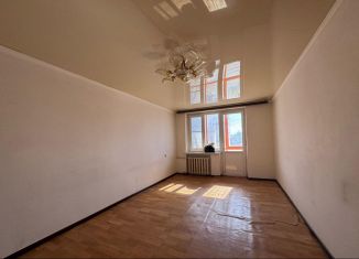 Сдается однокомнатная квартира, 32 м2, Грозный, улица У.А. Садаева, 7, 1-й микрорайон