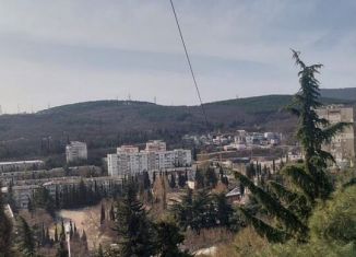 Продается 2-комнатная квартира, 52 м2, Алушта, улица 60 лет СССР, 1