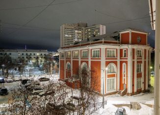 Сдаю 1-ком. квартиру, 35 м2, Мурманск, улица Коминтерна, 15