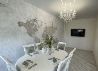 Сдаю 2-ком. квартиру, 90 м2, Краснодар, Карасунская улица, 184, микрорайон Центральный