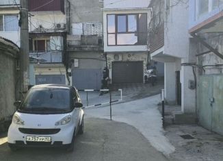 Продаю гараж, 18 м2, Алушта