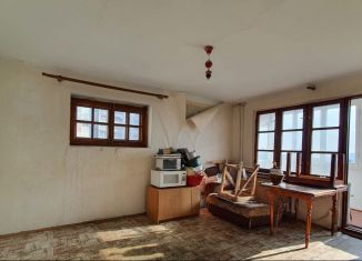 Продаю 2-ком. квартиру, 65 м2, поселок городского типа Массандра, Стахановская улица, 32