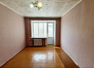 Продается двухкомнатная квартира, 42 м2, Азнакаево, улица Ленина