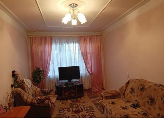 Пятикомнатная квартира на продажу, 100 м2, Карачаево-Черкесия, улица Карла Маркса, 101