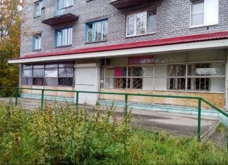 Сдам в аренду торговую площадь, 106.8 м2, Кандалакша, Советская улица, 2А