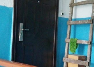 Продам 3-ком. квартиру, 58 м2, поселок Кировский, улица 60 лет Октября, 1