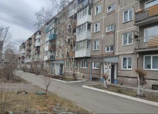 Продается 2-комнатная квартира, 43.8 м2, Хакасия, проспект Космонавтов, 10А