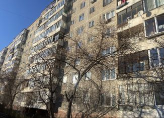 Продается 3-комнатная квартира, 63 м2, Екатеринбург, улица Академика Бардина, 39, метро Ботаническая