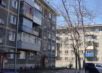 Продаю трехкомнатную квартиру, 61 м2, Новокузнецк, улица Новаторов, 10