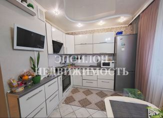 Трехкомнатная квартира на продажу, 84.8 м2, Курск, проспект Вячеслава Клыкова, 69