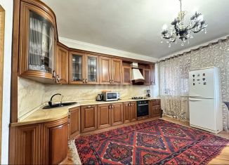 Продается трехкомнатная квартира, 107 м2, Махачкала, улица Магомеда Ярагского, 110, Советский район