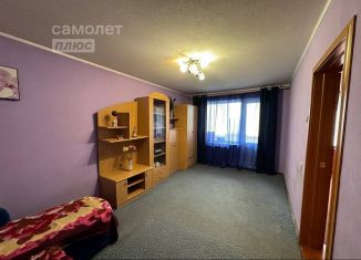 Продается 2-комнатная квартира, 50.2 м2, Мурманск, улица Капитана Маклакова, 4